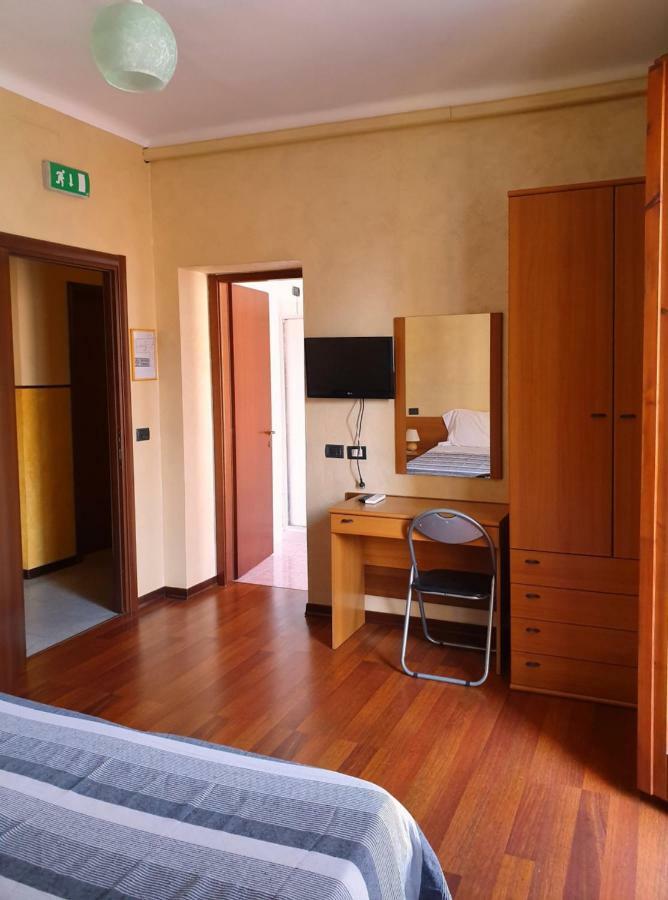 Albergo Leon D'Oro Castel San Giovanni  Exterior photo