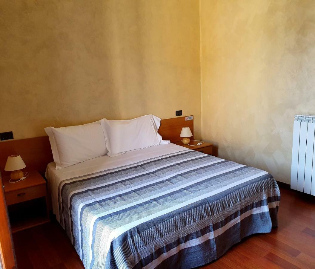 Albergo Leon D'Oro Castel San Giovanni  Exterior photo