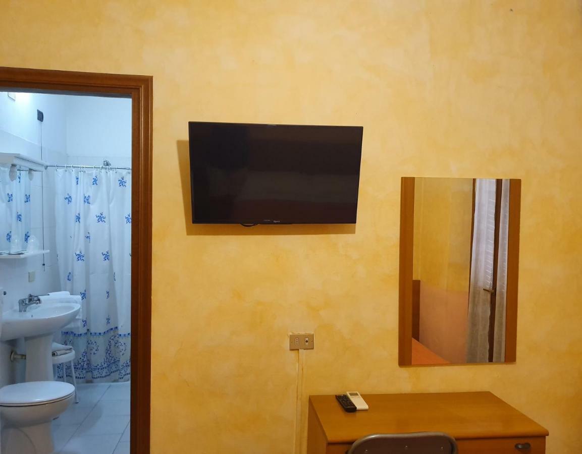 Albergo Leon D'Oro Castel San Giovanni  Exterior photo